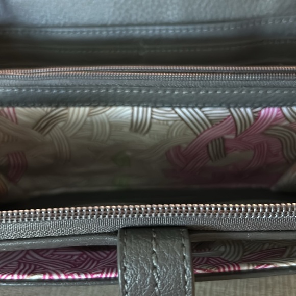 Shoulder length gray wallet - Picture 3 of 9